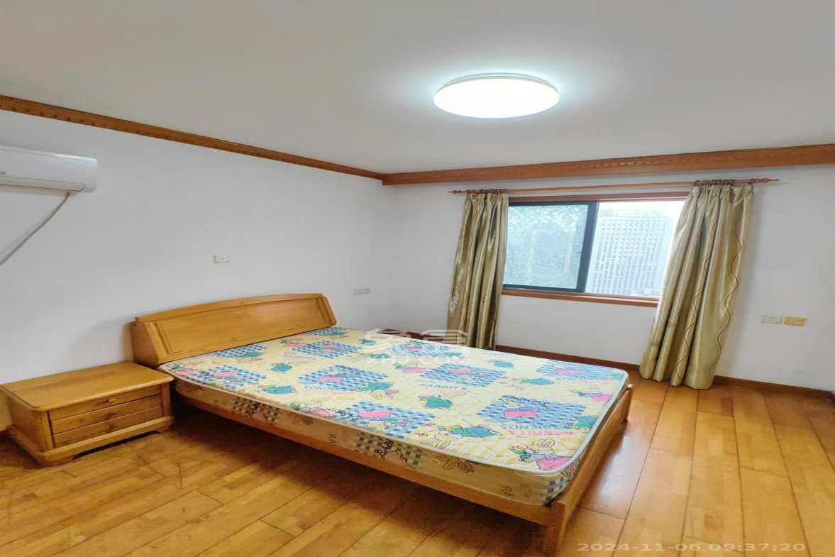 八一桥工商银行家属楼  3室2厅2卫   3400.00元/月室内图