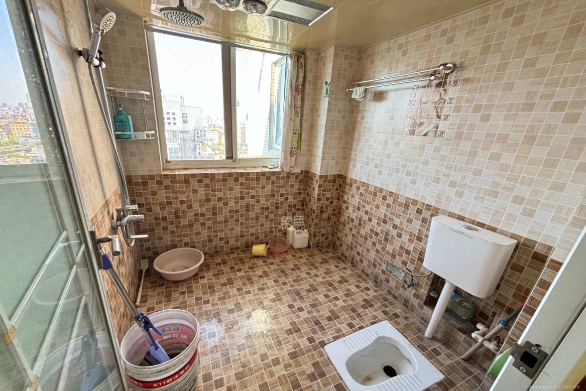 中建桂苑  3室2厅2卫   1800.00元/月室内图
