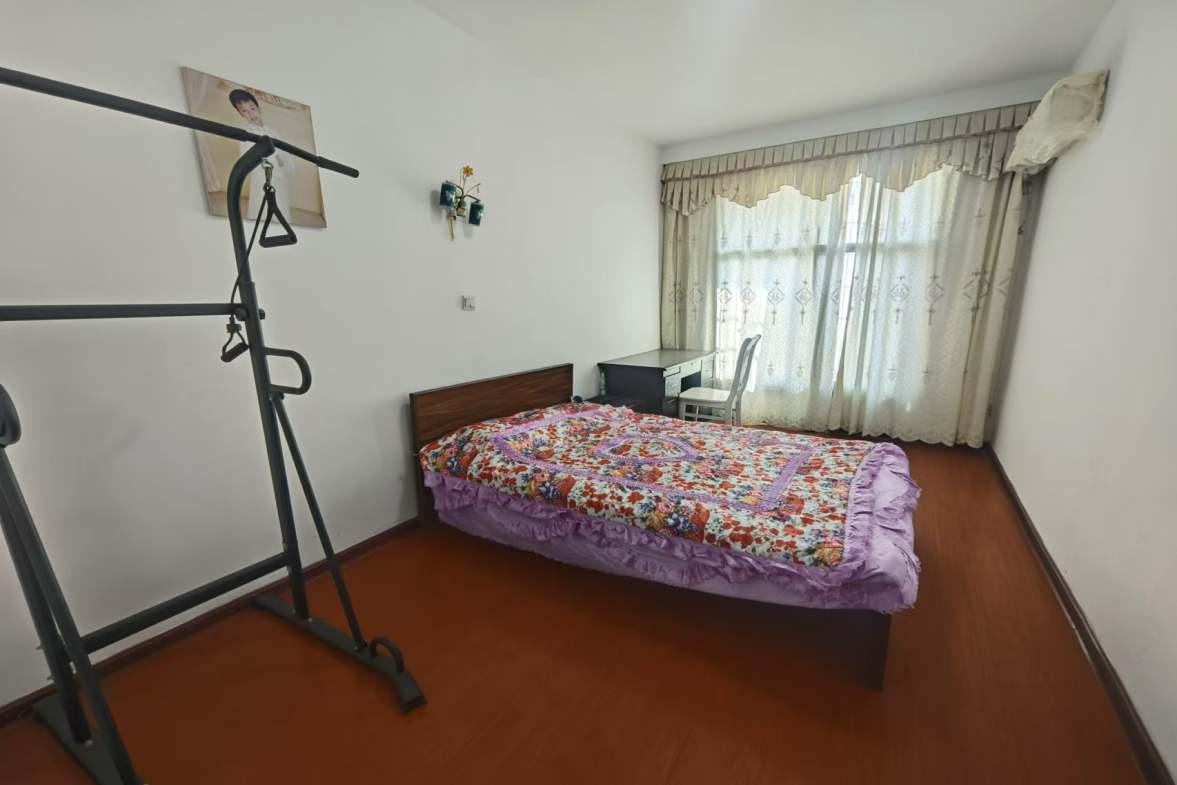 长青居民生活小区  3室2厅2卫    42.8万 长青居民生活小区  3室2厅2卫    42.8万卧室