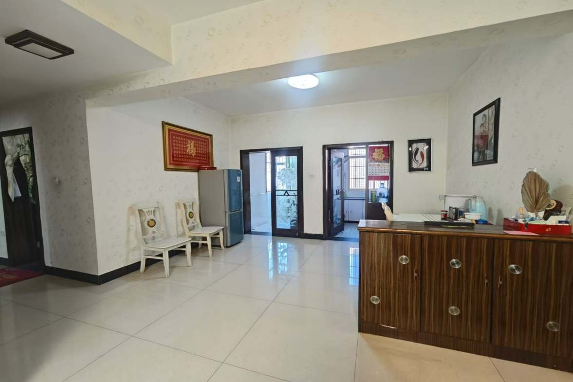 长青居民生活小区  3室2厅2卫    42.8万 长青居民生活小区  3室2厅2卫    42.8万客厅