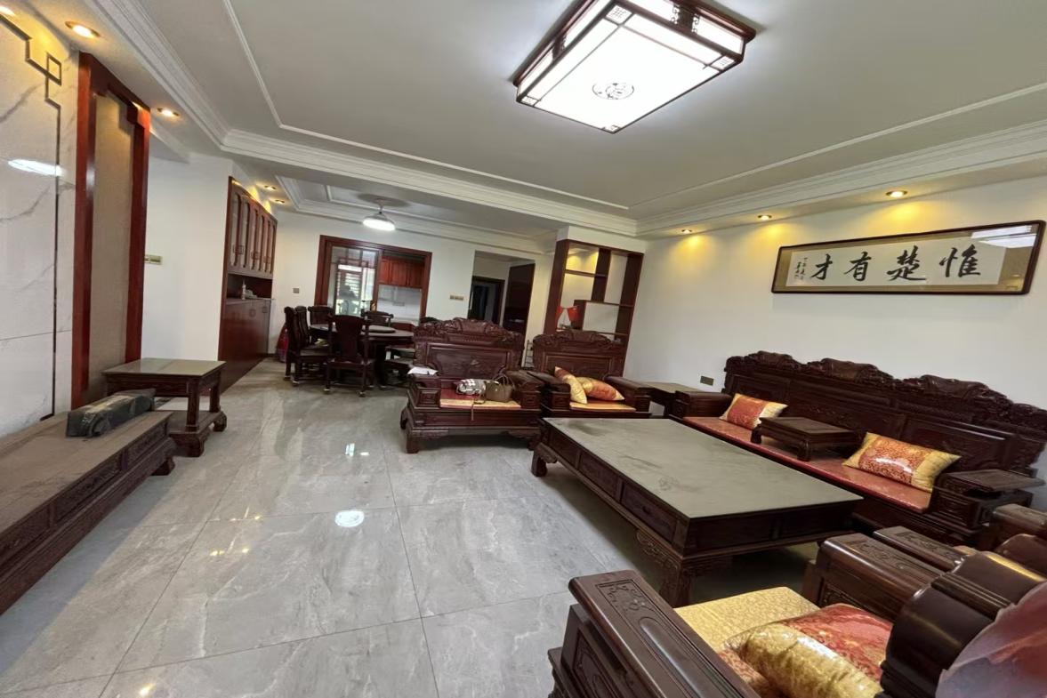 长青居民生活小区  3室2厅2卫    42.8万 长青居民生活小区  3室2厅2卫    42.8万客厅