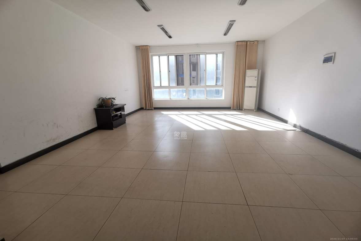 湘中海星之都 4室2厅1卫 2800.0元/月 湘中海星之都 4室2厅1卫 2800.0元/月室内图