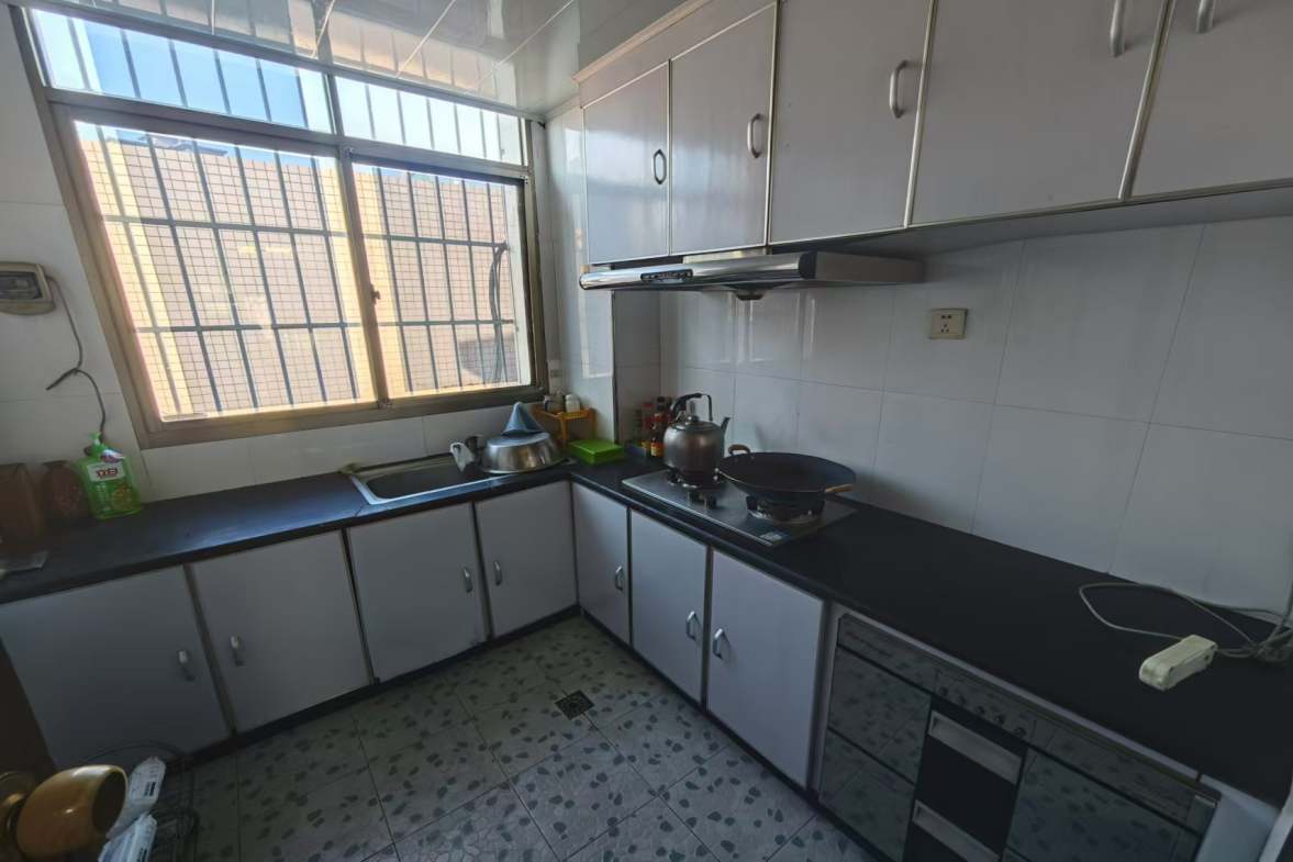 长青居民生活小区  3室2厅2卫    42.8万 长青居民生活小区  3室2厅2卫    42.8万厨房