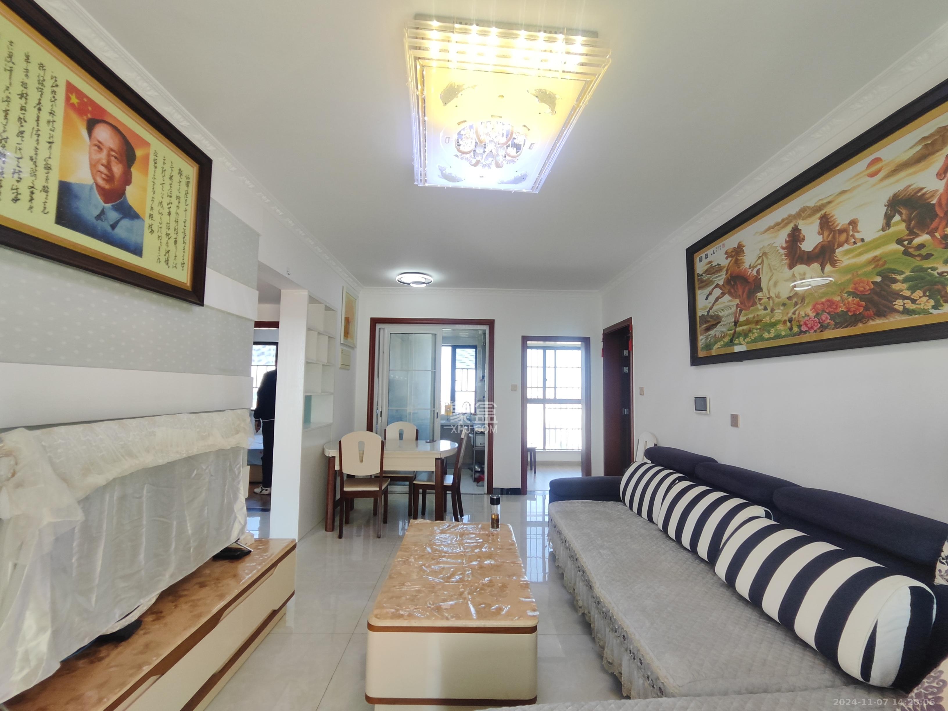 星湖湾二期高层 3室2厅1卫 2100.0元/月