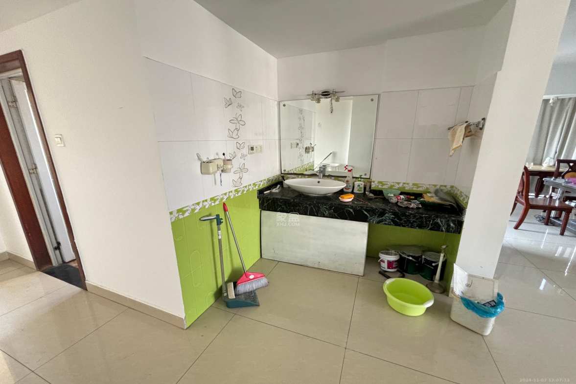 中建桂苑  3室2厅2卫   1800.00元/月室内图