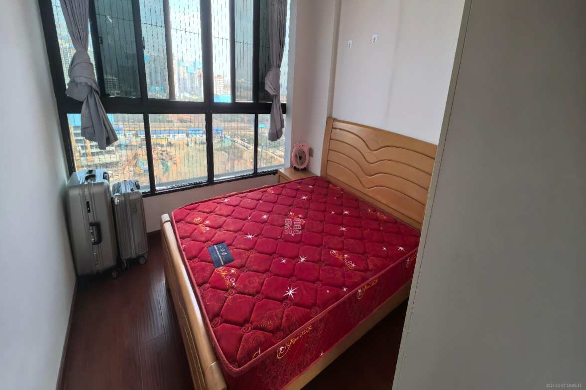 勤诚达新界  4室2厅2卫   2300.00元/月室内图