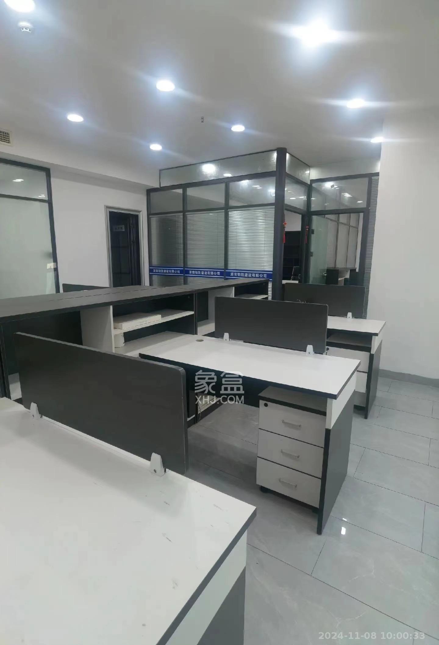 御溪国际  1室1厅1卫    3400.0元/月