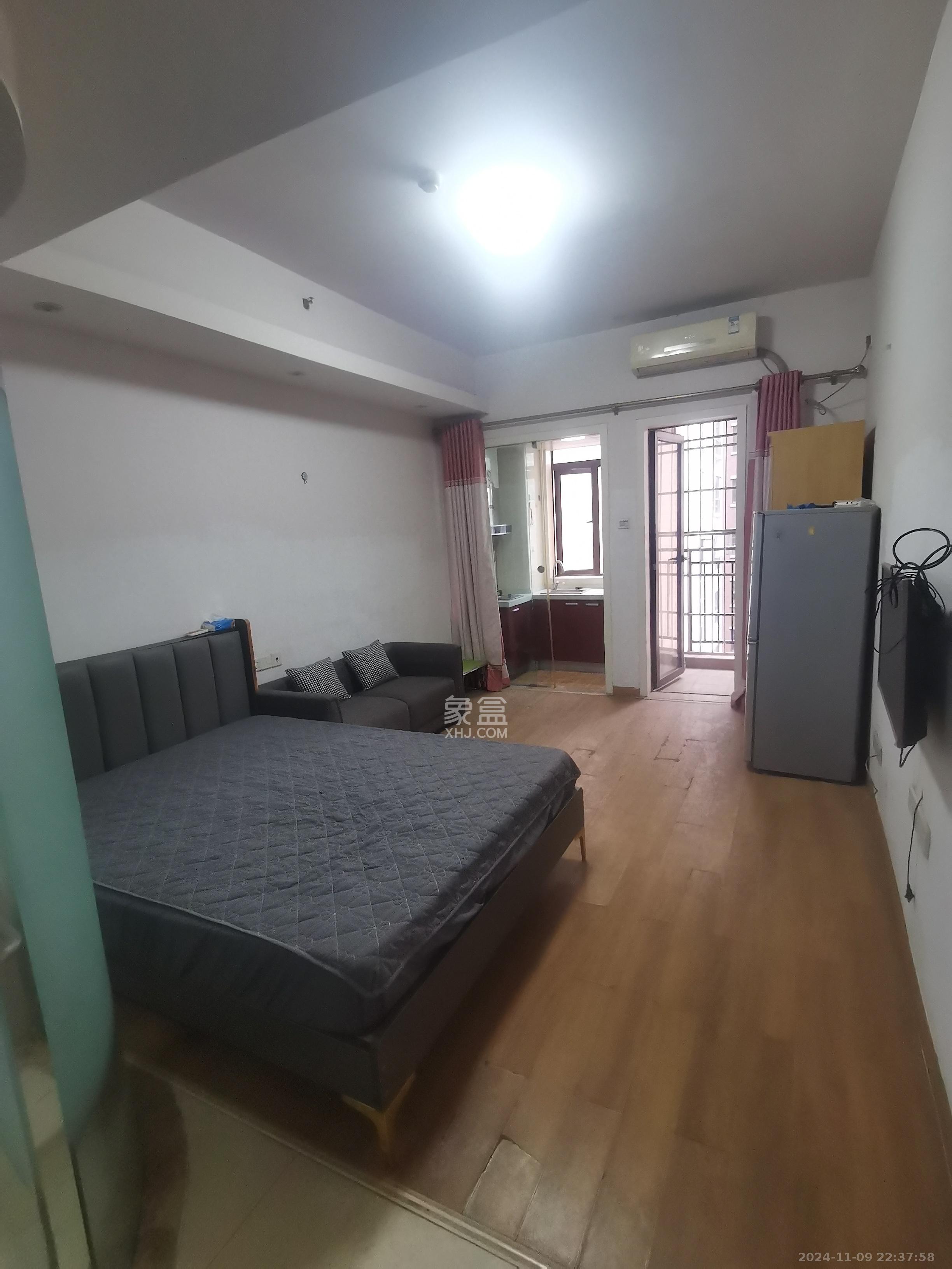 水岸世景  1室1厅1卫    1100.0元/月