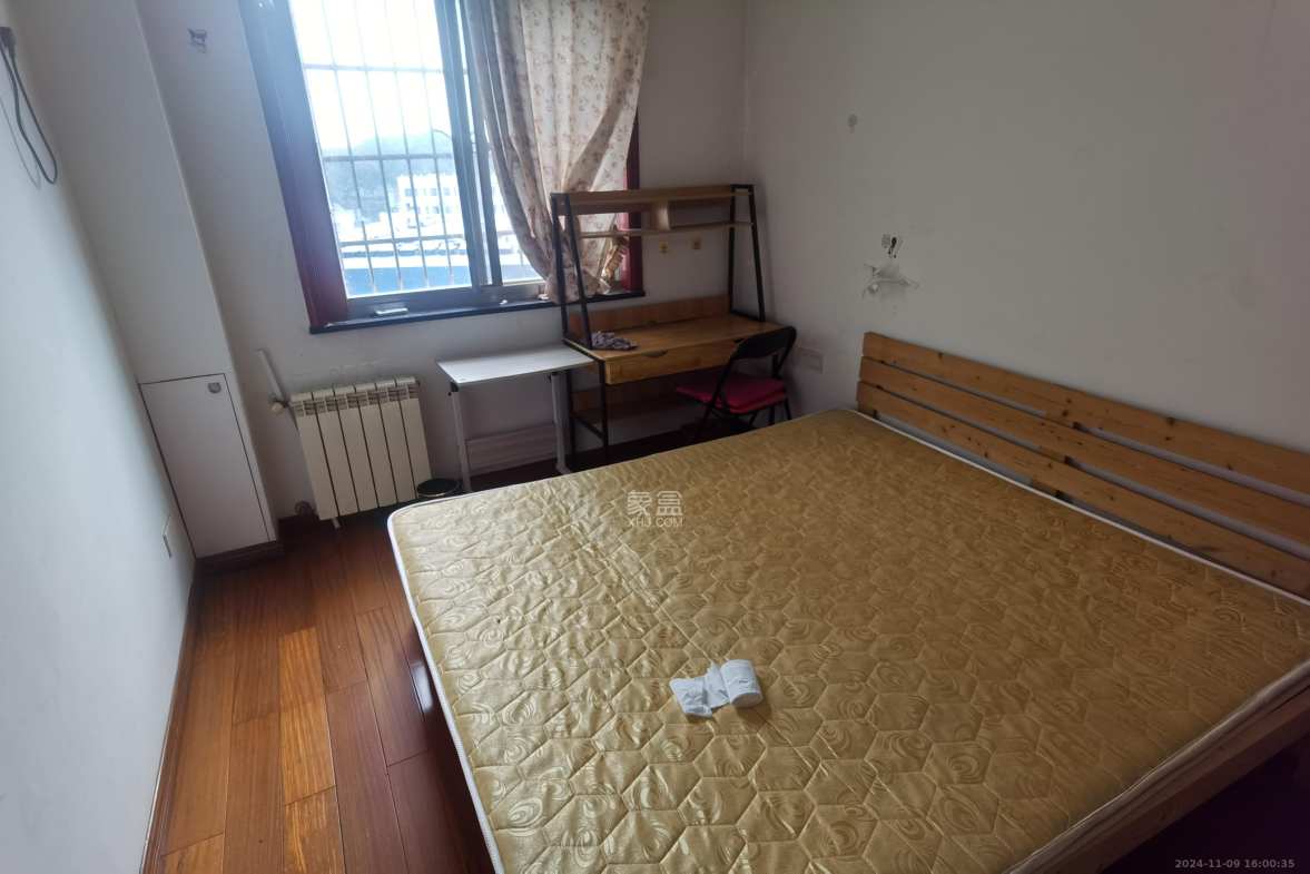 九峰小区（一二三四区）  6室2厅3卫    2200.0元/月室内图