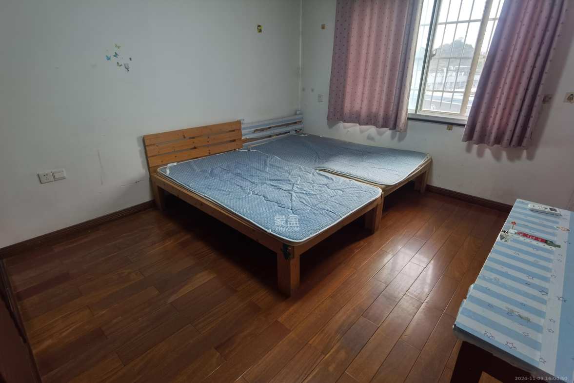 九峰小区（一二三四区）  6室2厅3卫    2200.0元/月室内图