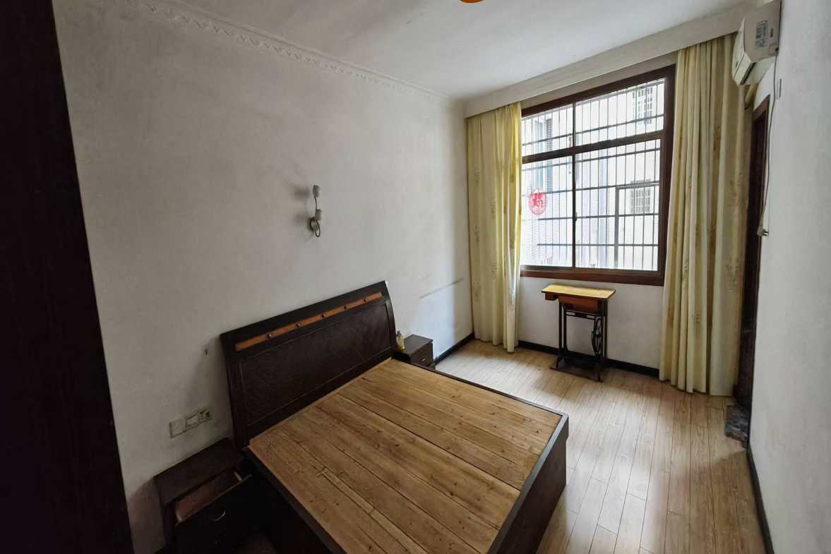 娄建生活小区  3室1厅1卫    1200.0元/月室内图1