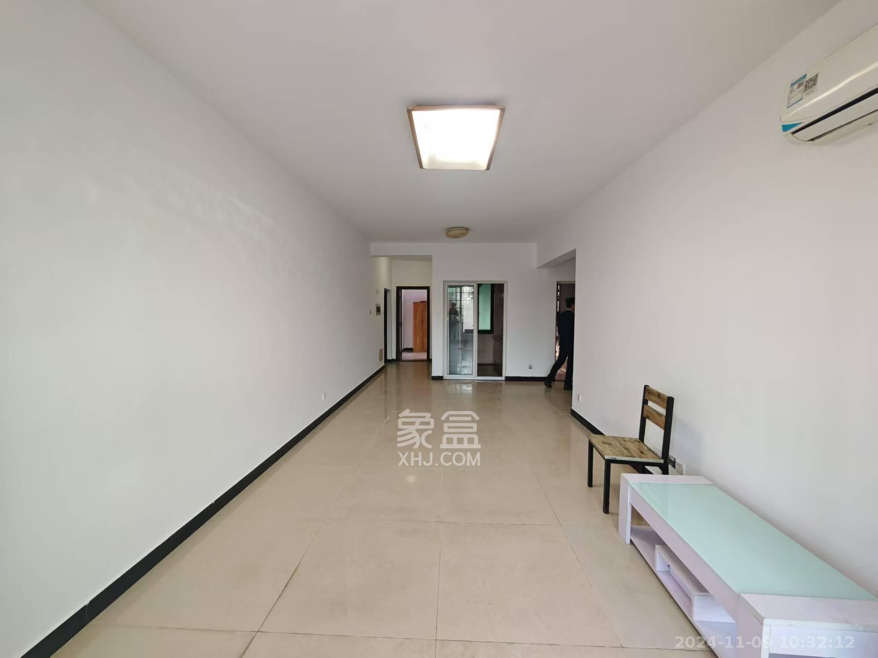 大桥四区  1室2厅2卫    2500.0元/月