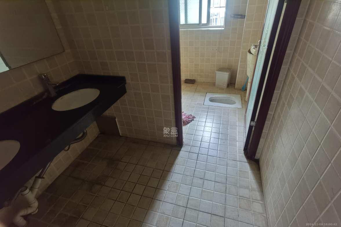 九峰小区（一二三四区）  6室2厅3卫    2200.0元/月室内图