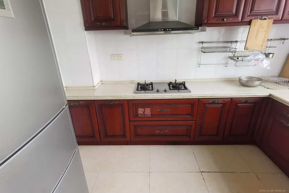 九峰小区（一二三四区）  6室2厅3卫    2200.0元/月室内图