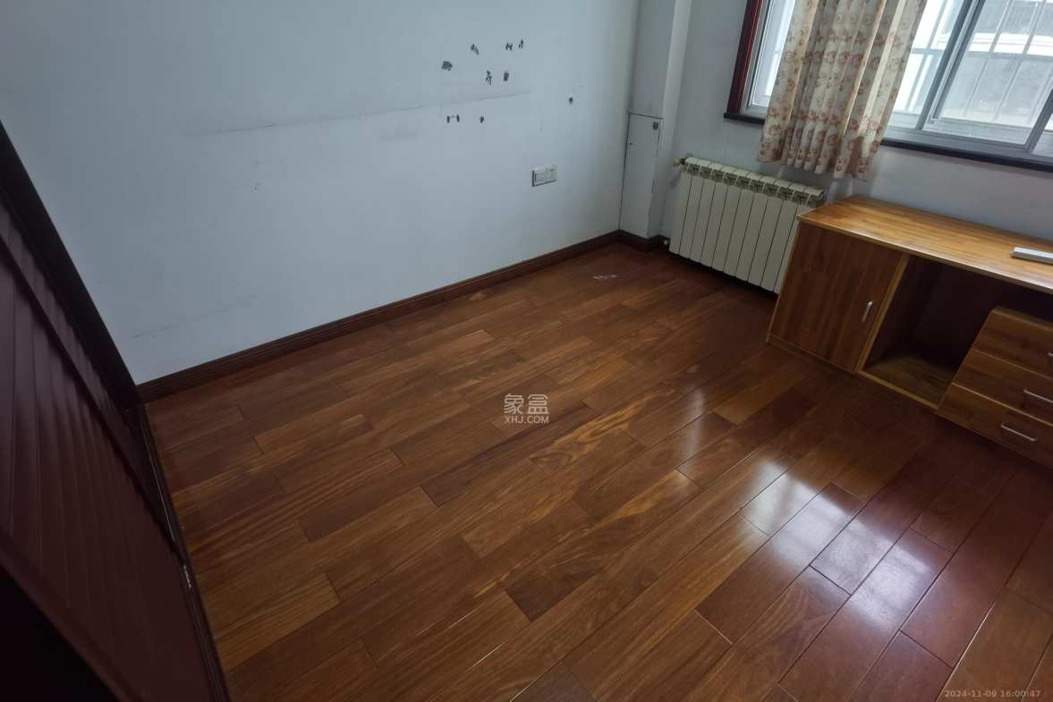 九峰小区（一二三四区）  6室2厅3卫    2200.0元/月室内图