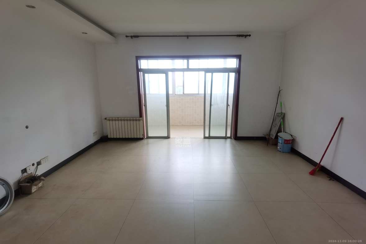 九峰小区（一二三四区）  6室2厅3卫    2200.0元/月室内图