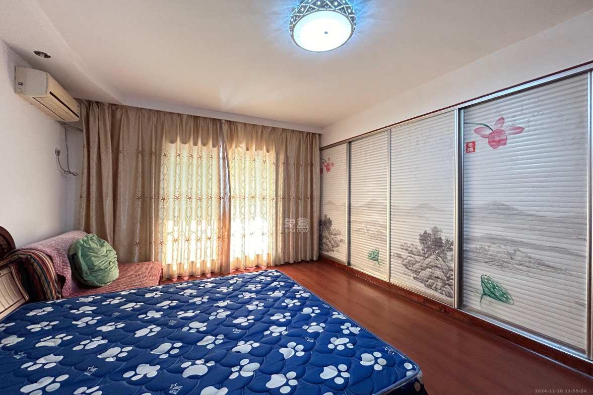 卓越蔚蓝海岸二期  4室2厅2卫   4200.00元/月室内图