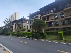 湘江保利时代  1室2厅3卫   130.00万
