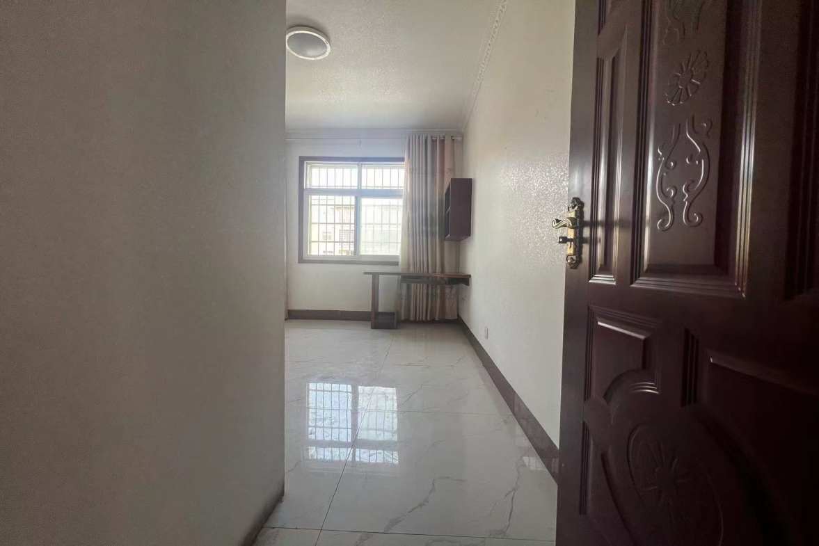 新世界建材城  3室2厅2卫    55.0万客厅