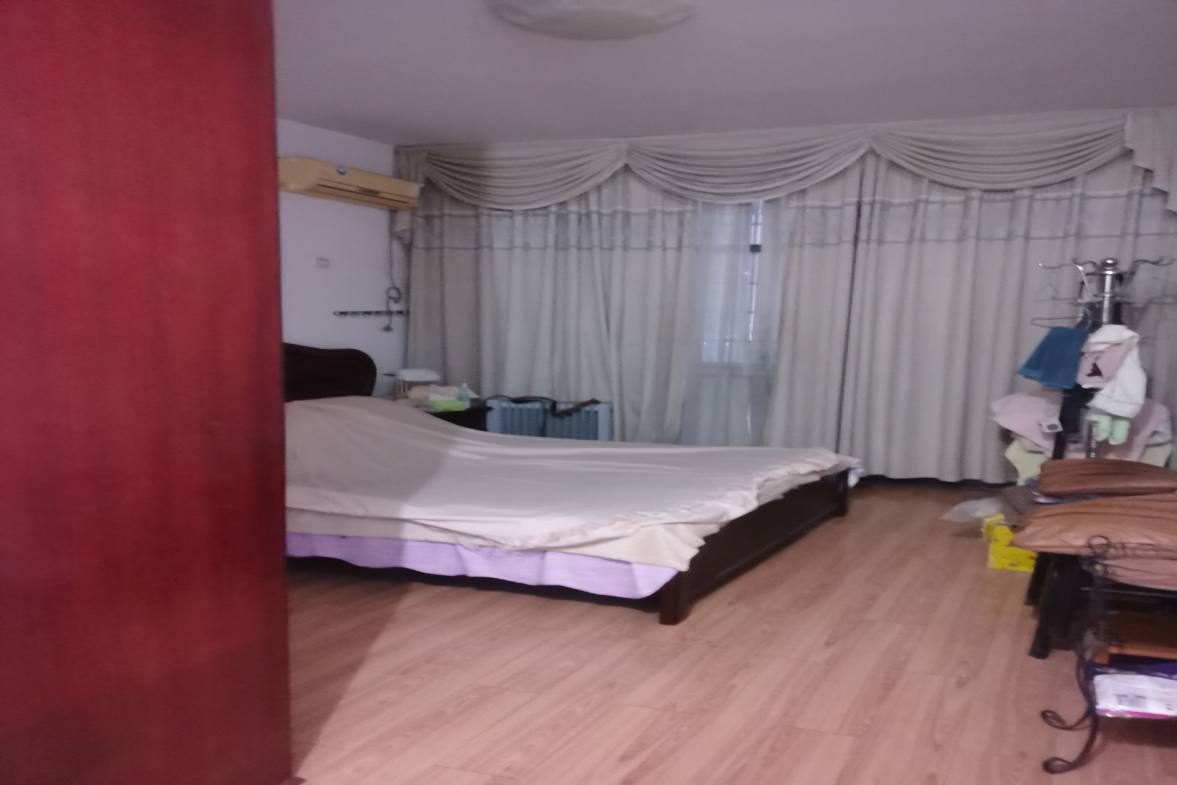 金信花园  1室0厅0卫    75.0万客厅