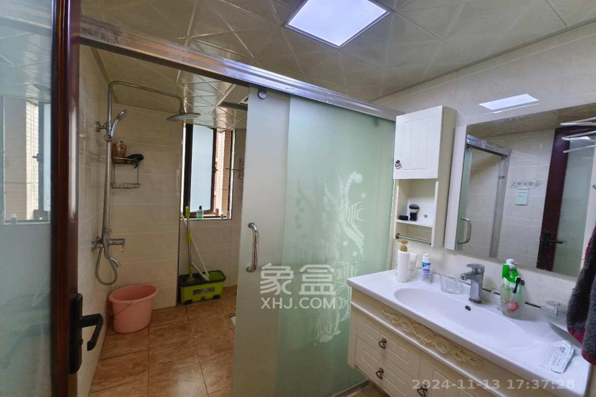 达美D6区  4室2厅2卫   3300.00元/月室内图