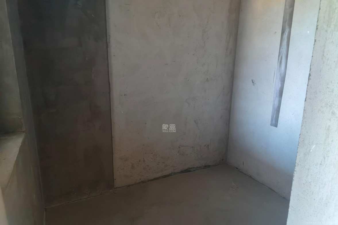 中建昭山印象  4室2厅2卫    99.98万客厅