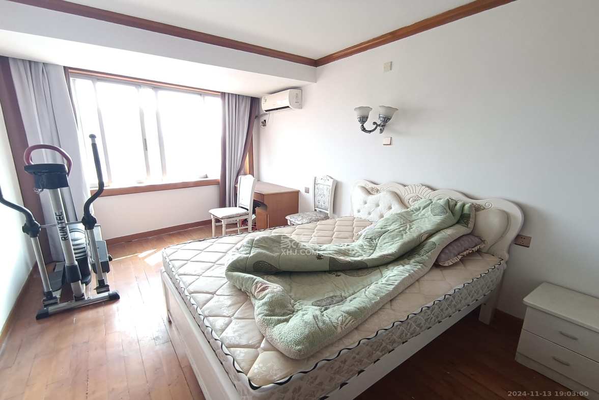 桔园小区1-8片  4室1厅2卫   2400.00元/月室内图