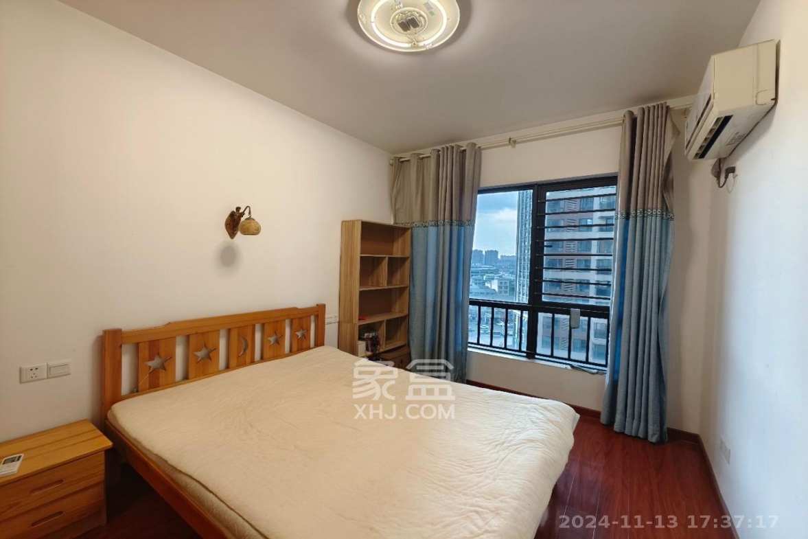 达美D6区  4室2厅2卫   3300.00元/月室内图