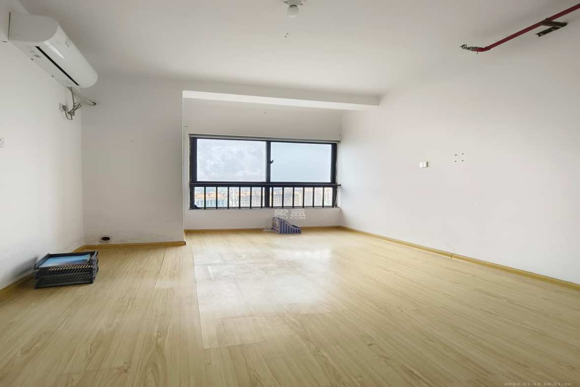 山水湾 1室2厅1卫 2300.0元/月 山水湾 1室2厅1卫 2300.0元/月室内图