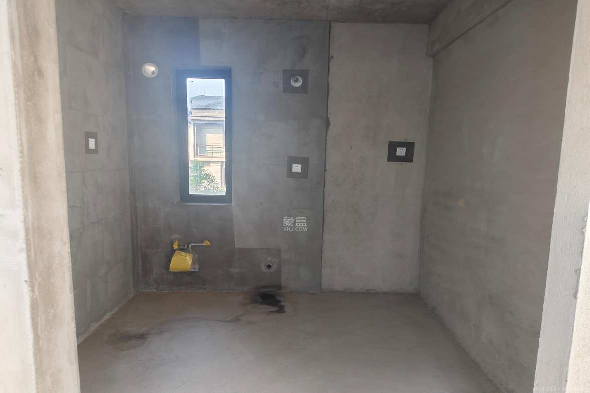 中建昭山印象  4室2厅2卫    99.98万客厅