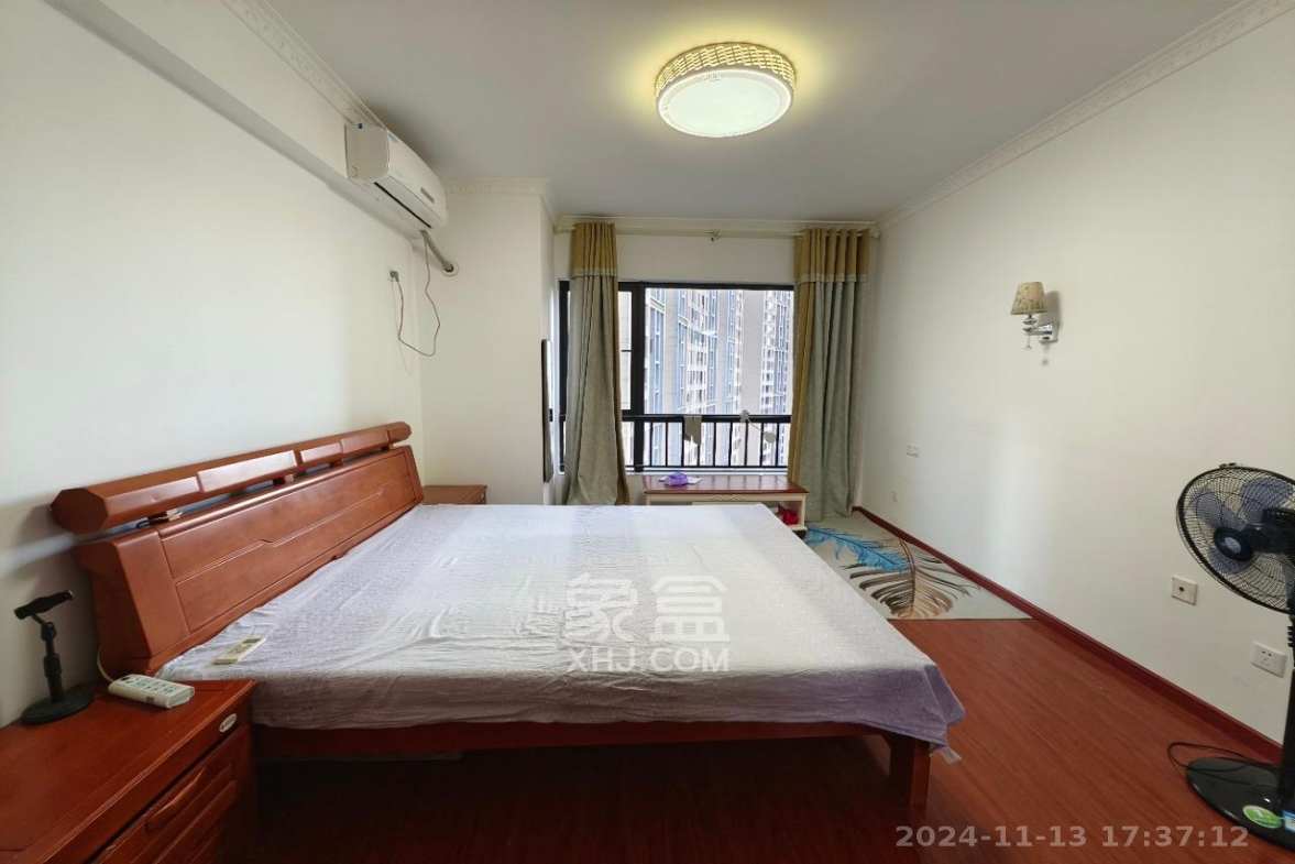 达美D6区  4室2厅2卫   3300.00元/月室内图