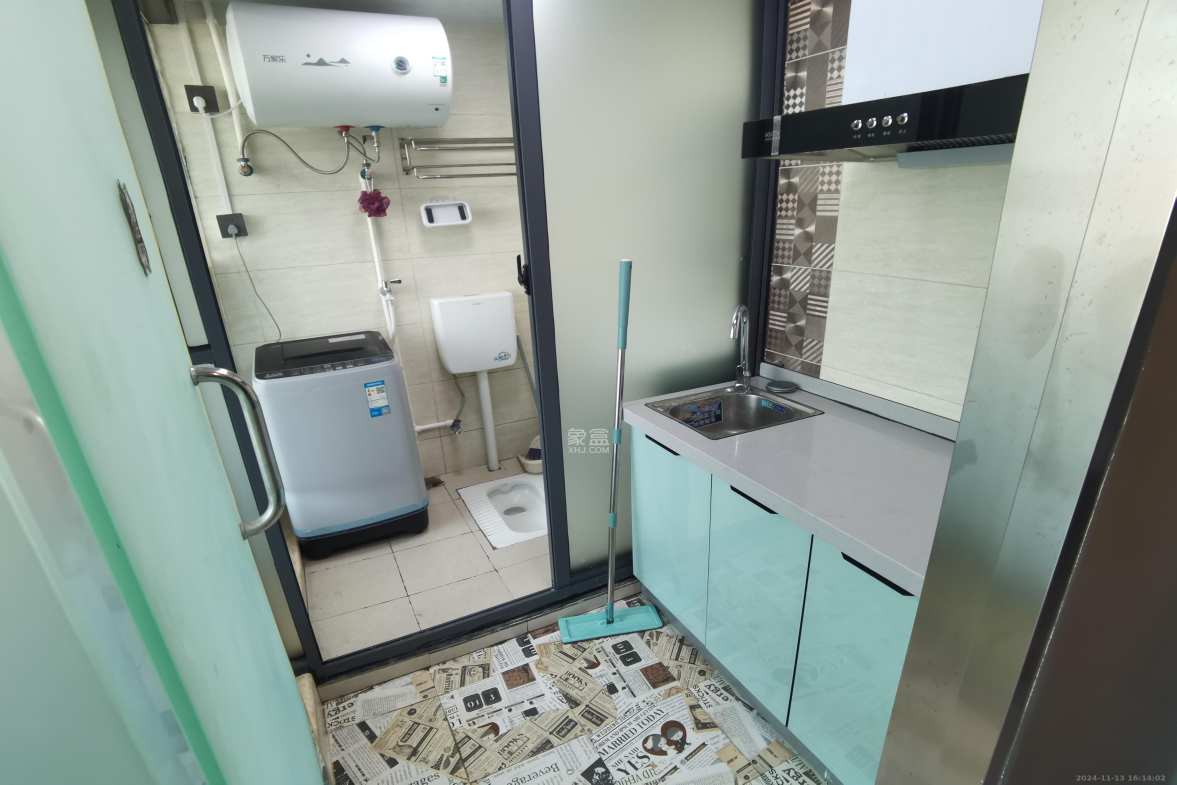 中南汽车世界  2室2厅1卫   1400.00元/月室内图