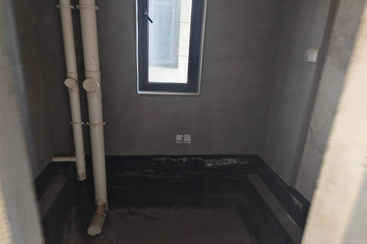 中建昭山印象  4室2厅2卫    99.98万客厅