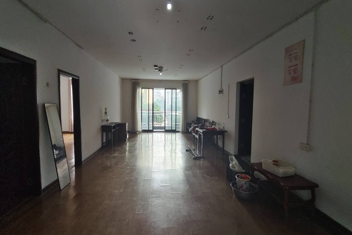 龙洲馨苑  4室2厅2卫   1800.00元/月室内图
