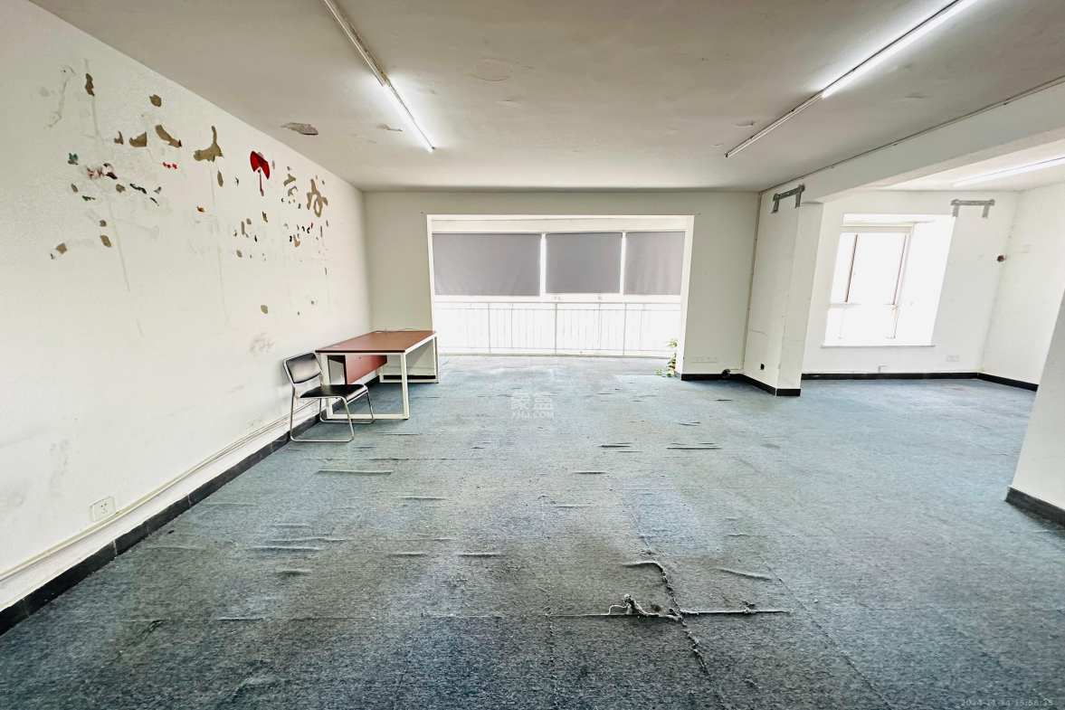 高桥现代商贸城  3室2厅2卫   3900.00元/月室内图