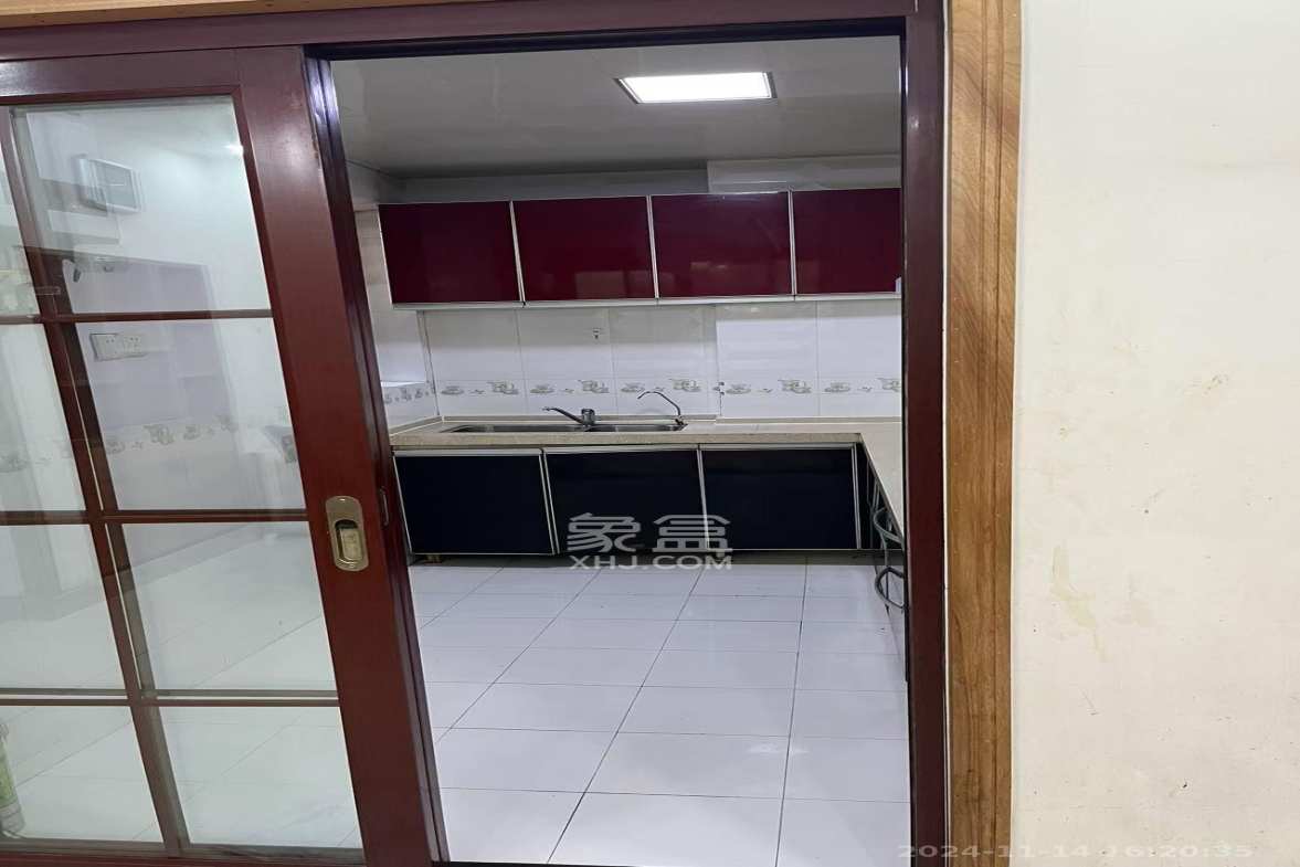 星典时代  3室2厅2卫   2800.00元/月室内图