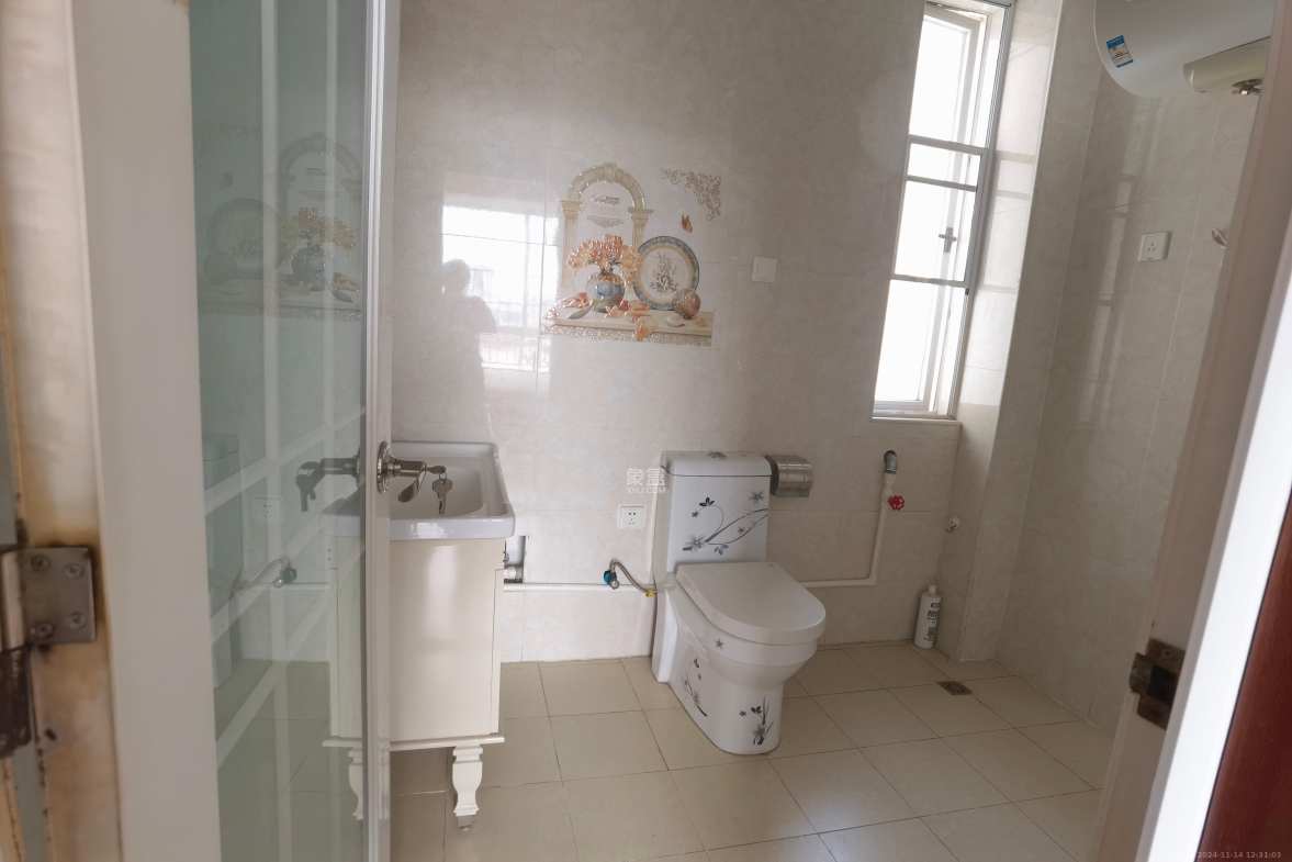 阳光苑  3室2厅2卫   1400.00元/月室内图