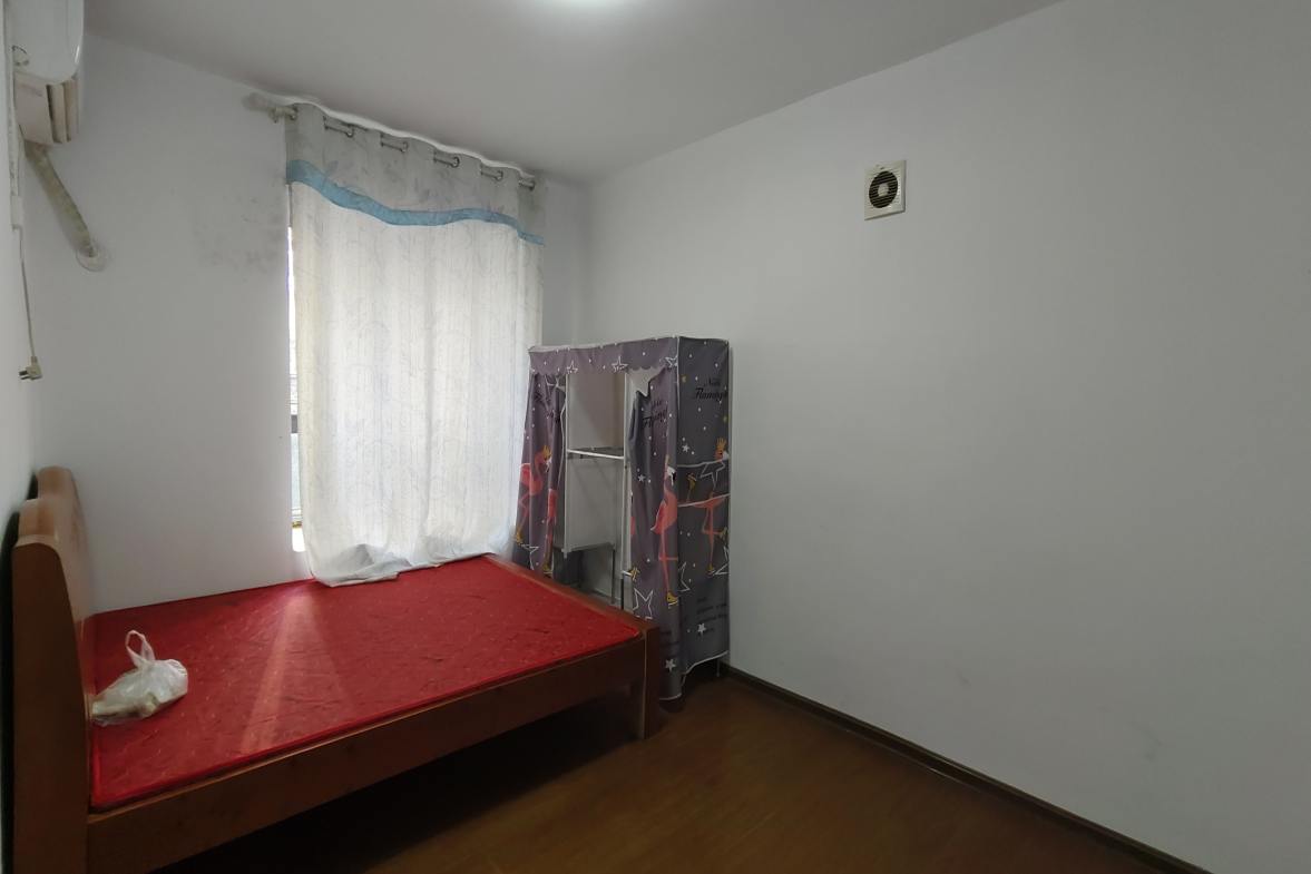 龙洲馨苑  4室2厅2卫   1800.00元/月室内图