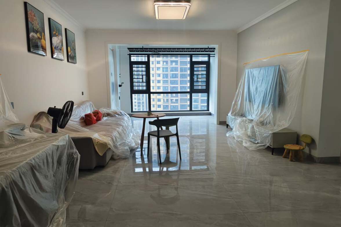 五洲锦城  4室2厅2卫    95.0万客厅