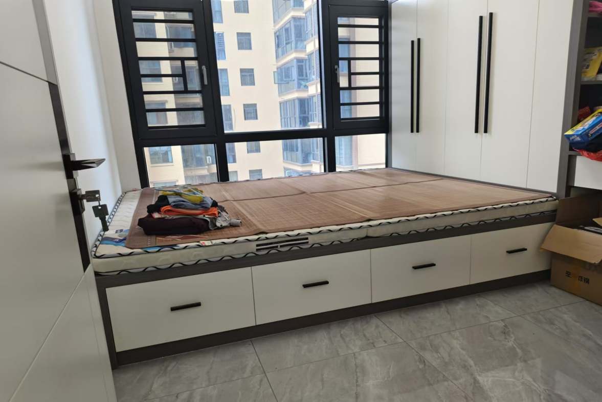 五洲锦城  4室2厅2卫    95.0万客厅