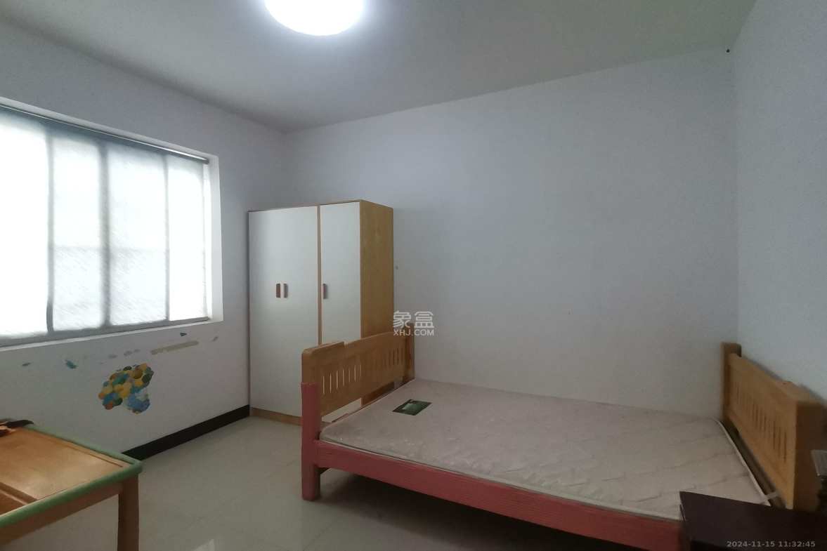 圣力华苑  3室2厅2卫   1700.00元/月室内图