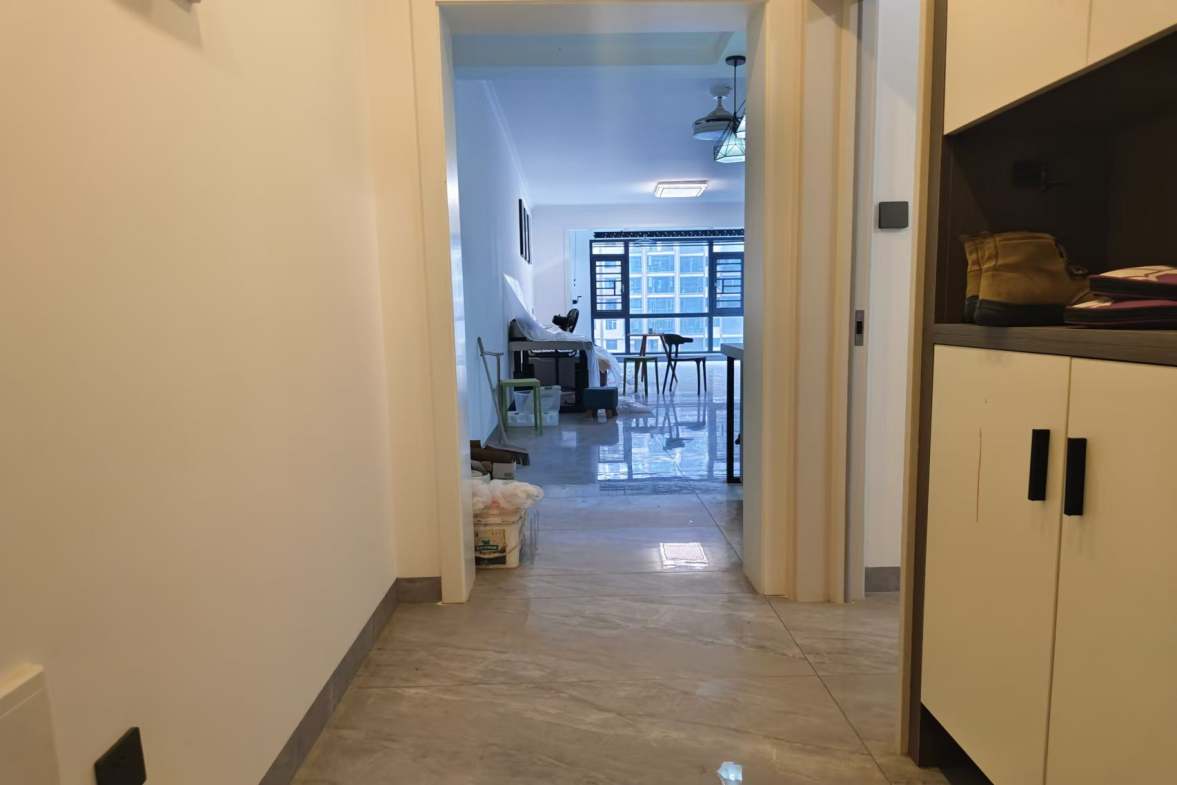 五洲锦城  4室2厅2卫    95.0万客厅