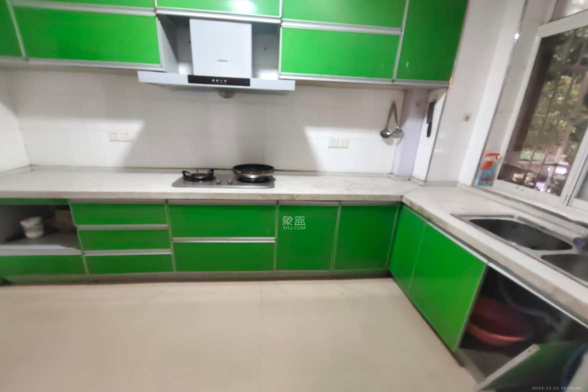 山水英伦  3室1厅1卫    2300.0元/月室内图1