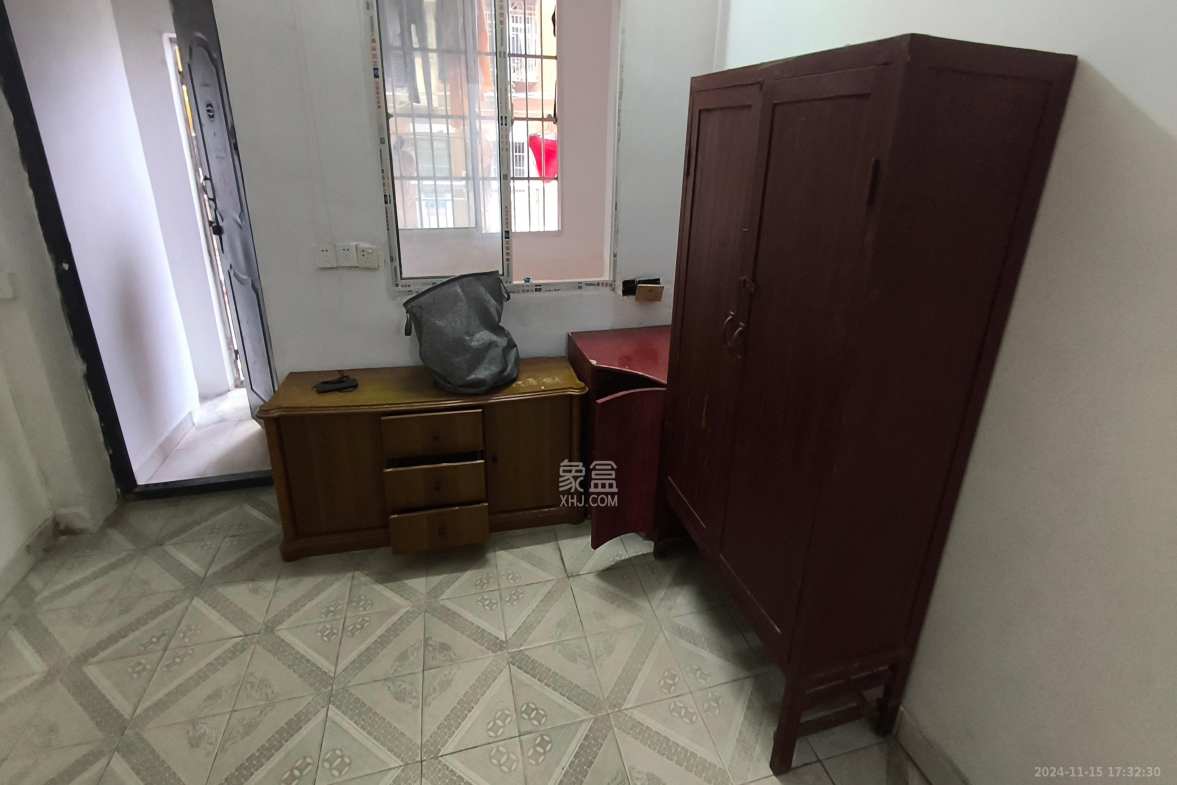 湖南六建伍家岭小区  1室1厅0卫   800.00元/月室内图1
