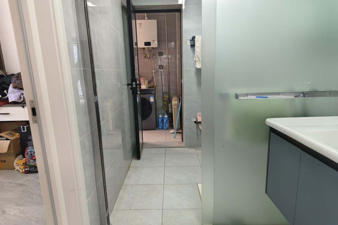 五洲锦城  4室2厅2卫    95.0万客厅