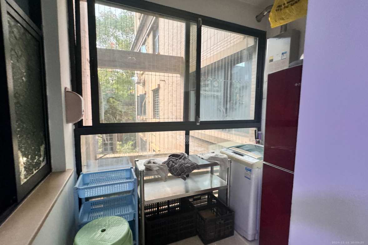 中南红领邦（红星嘉和苑）  1室2厅1卫    2200.0元/月室内图