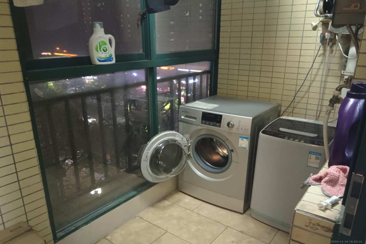恒大翡翠华庭  1室2厅1卫   2300.00元/月室内图