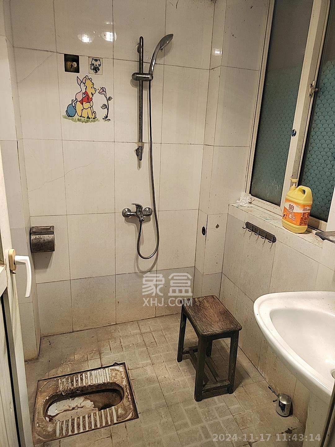 好家园  4室3厅2卫   1800.00元/月室内图
