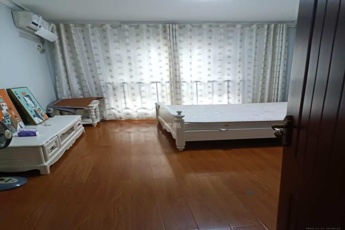 第六都（陆都小区）  3室2厅2卫   5500.00元/月室内图