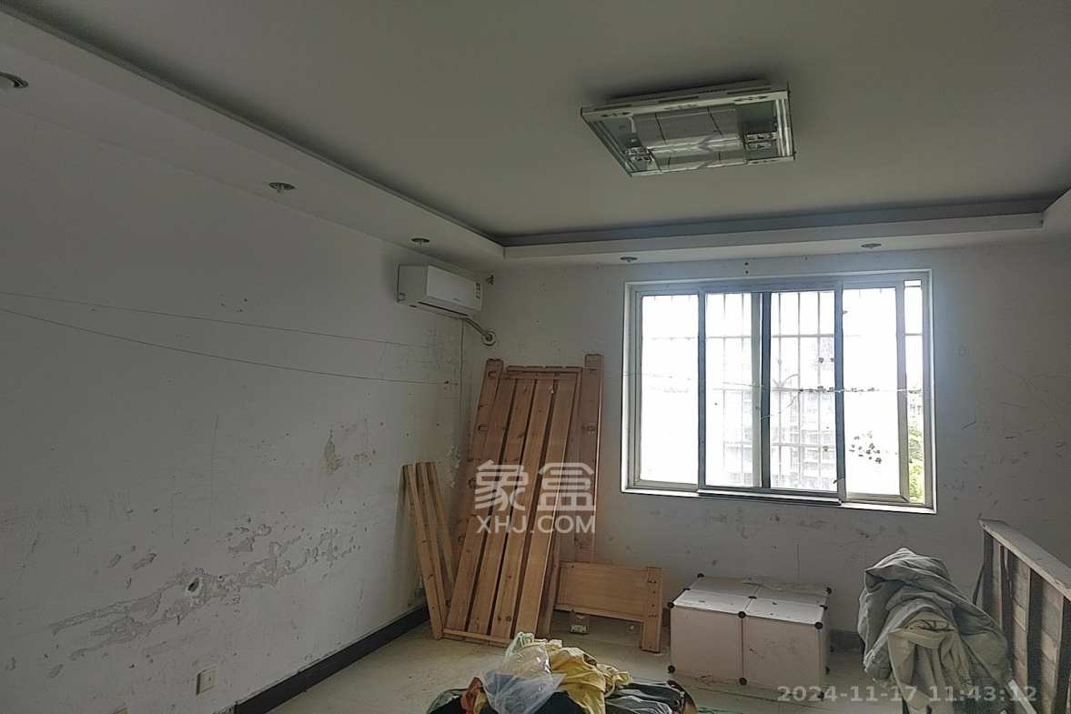 好家园  4室3厅2卫   1800.00元/月室内图